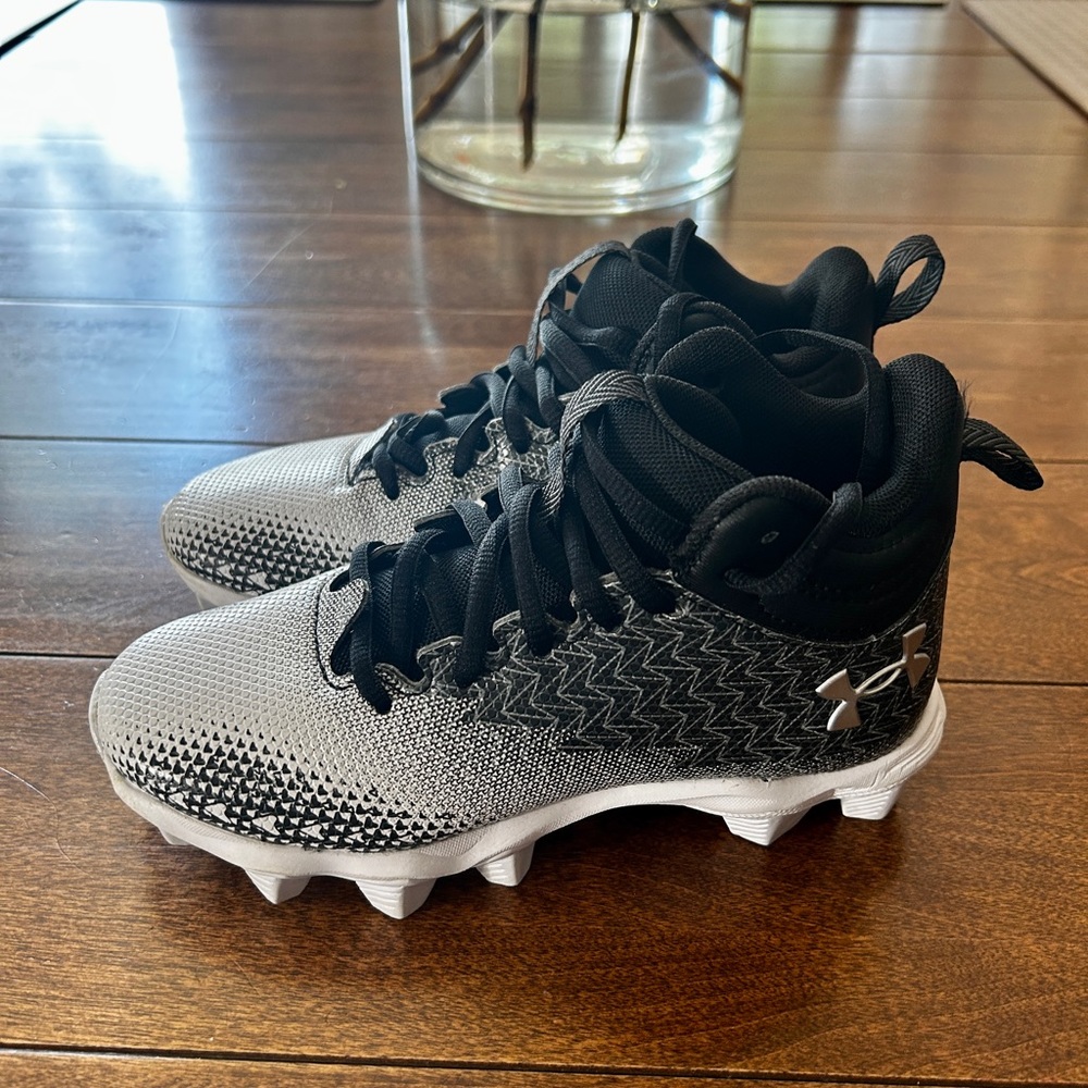 Under Armour Football Cleats, size 1.